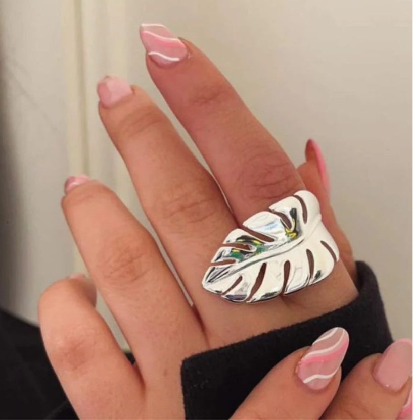 Exotic ring-Anillo